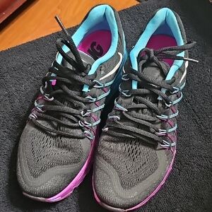 Nike Black and Pink Women's Athletic Shoes